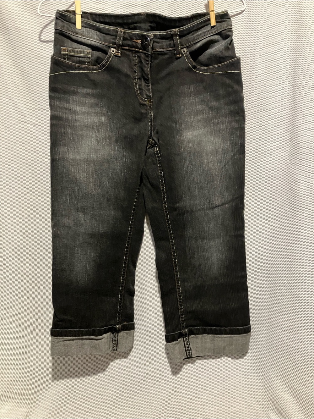 Women's Black Cropped Jeans with Rolled Cuff